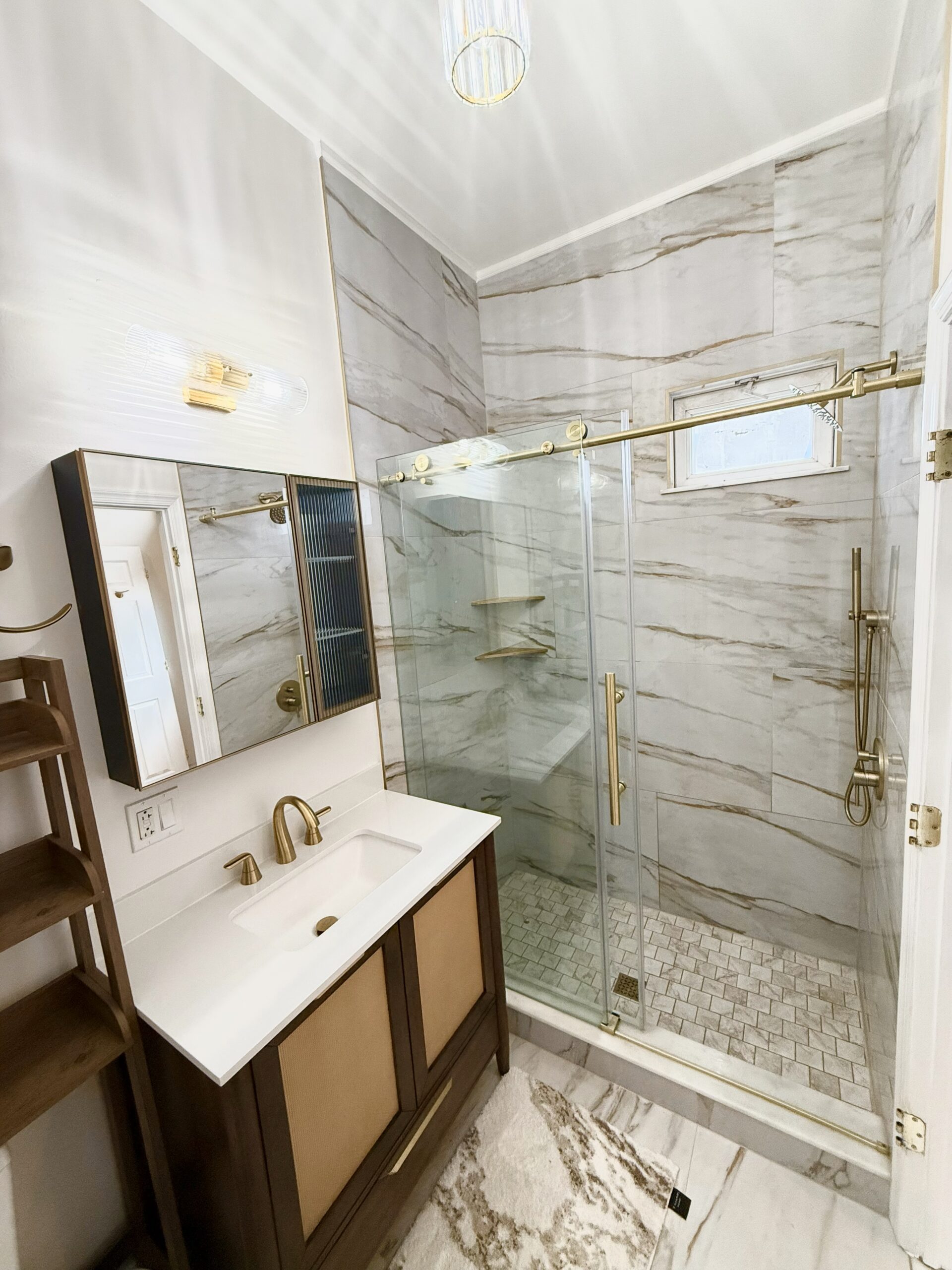 F06E98E1-5AA3-43B6-BF30-A9DDD5CEE5CF